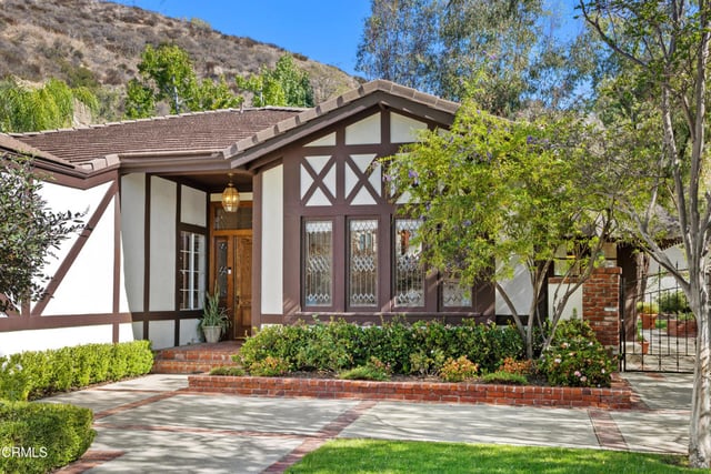 1153 Old Phillips Road, Glendale, CA 91207 — photo 3 of 26