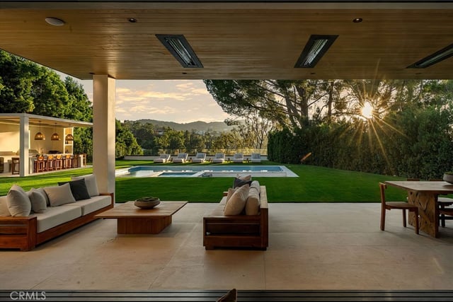 16093 Royal Oak Road, Encino, CA 91436 — photo 13 of 74