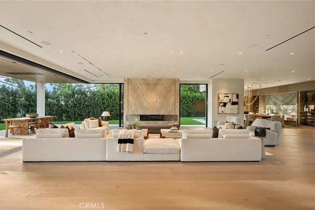 16093 Royal Oak Road, Encino, CA 91436 — photo 24 of 74