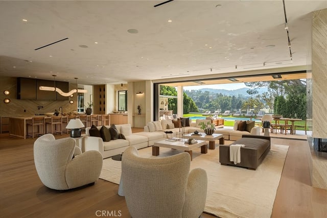 16093 Royal Oak Road, Encino, CA 91436 — photo 25 of 74