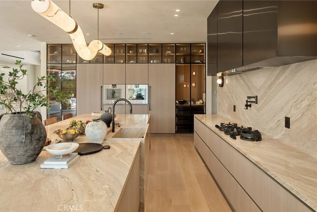 16093 Royal Oak Road, Encino, CA 91436 — photo 29 of 74