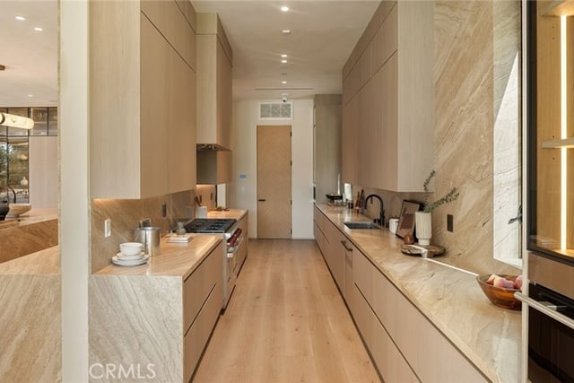 16093 Royal Oak Road, Encino, CA 91436 — photo 32 of 74