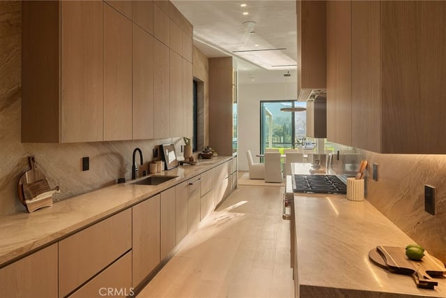 16093 Royal Oak Road, Encino, CA 91436 — photo 33 of 74