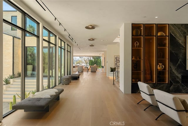 16093 Royal Oak Road, Encino, CA 91436 — photo 37 of 74