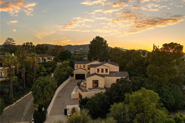 16093 Royal Oak Road, Encino, CA 91436 — photo 4 of 74
