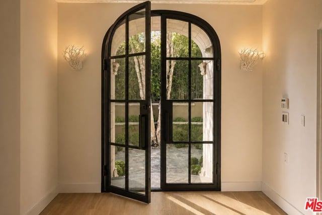2680 Bowmont Drive, Beverly Hills, CA 90210 — photo 3 of 25