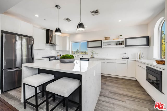 11218 Camarillo Street 406, Toluca Lake, CA 91602 — photo 12 of 37