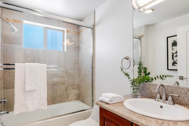 11218 Camarillo Street 406, Toluca Lake, CA 91602 — photo 20 of 37