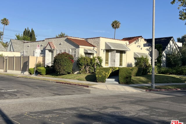 758 N Mansfield Avenue, Los Angeles, CA 90038 — photo 2 of 4