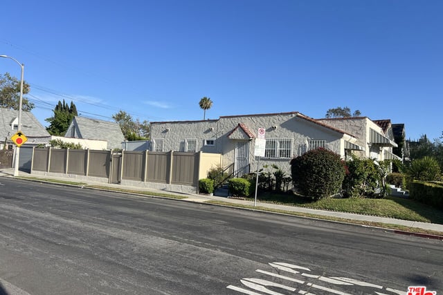 758 N Mansfield Avenue, Los Angeles, CA 90038 — photo 3 of 4