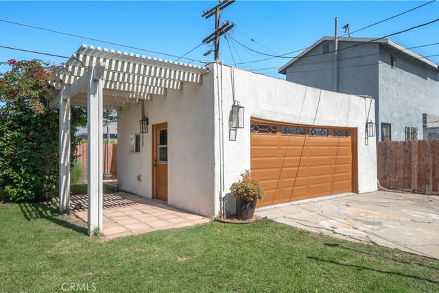 607 W 111th Place, Los Angeles, CA 90044 — photo 16 of 21