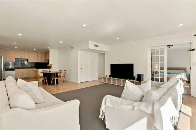 5315 Zelzah Avenue 16, Encino, CA 91316 — photo 4 of 29