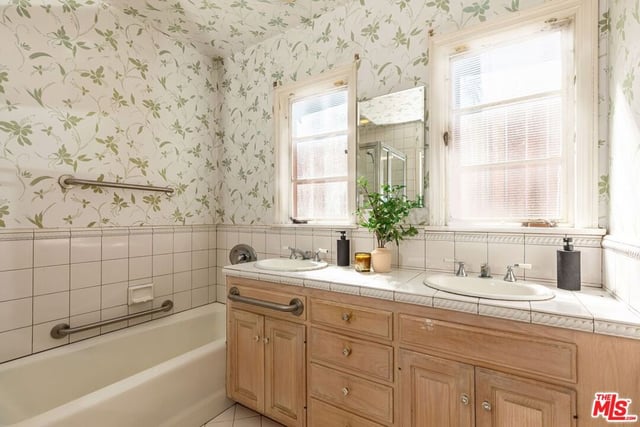 9801 Hillgreen Place, Beverly Hills, CA 90212 — photo 16 of 25