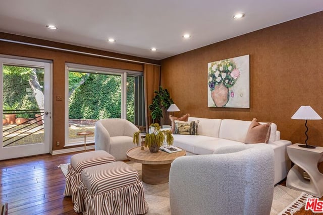 9801 Hillgreen Place, Beverly Hills, CA 90212 — photo 7 of 25