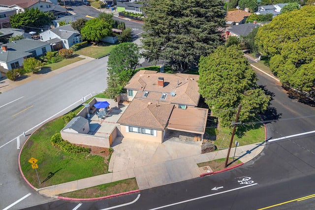 11810 Radio Drive, Los Angeles, CA 90064 — photo 3 of 33
