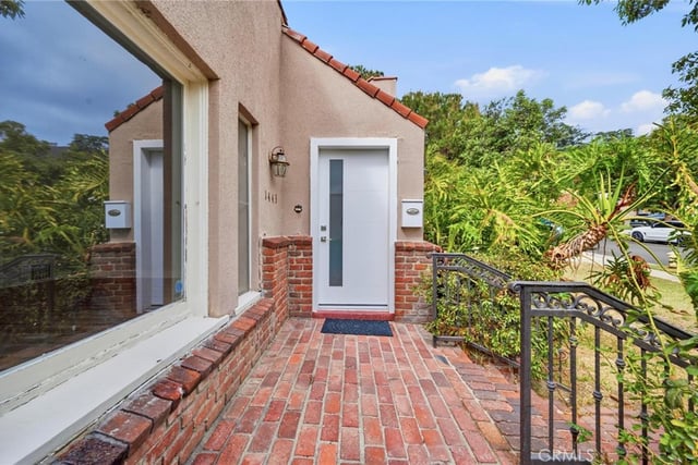 1443 Dorothy Drive, Glendale, CA 91202 — photo 3 of 44