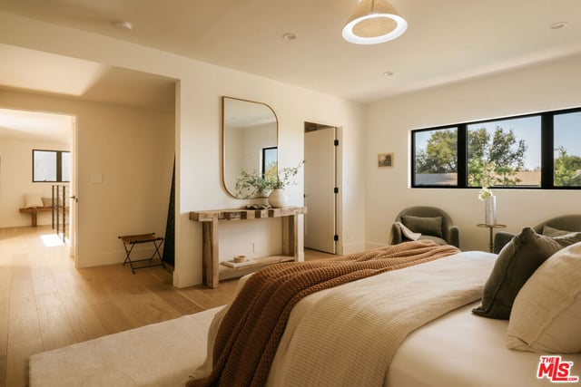 3420 Castlewoods Place, Sherman Oaks, CA 91403 — photo 11 of 35