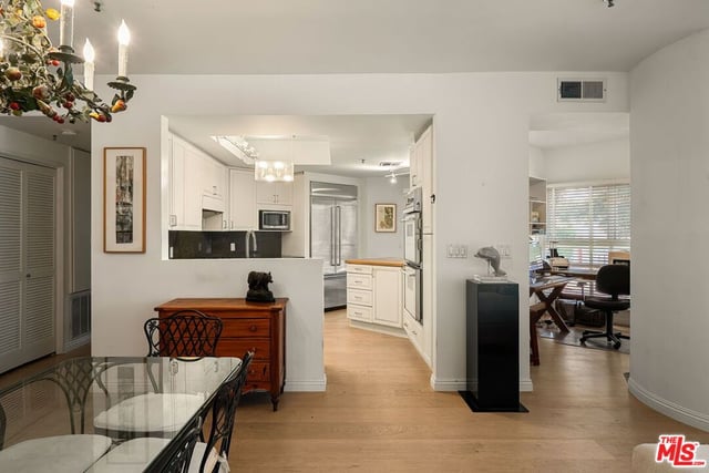 2115 3rd Street 102, Santa Monica, CA 90405 — photo 13 of 25