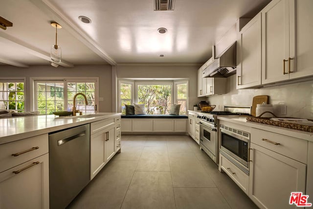 3644 Goodland Avenue, Los Angeles, CA 91604 — photo 9 of 40