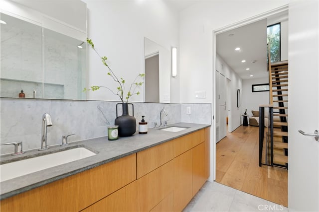 11702 Charnock Road, Los Angeles, CA 90066 — photo 12 of 20