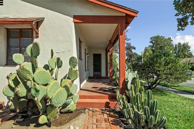 1565 N Palomares, Pomona, CA 91767 — photo 4 of 32