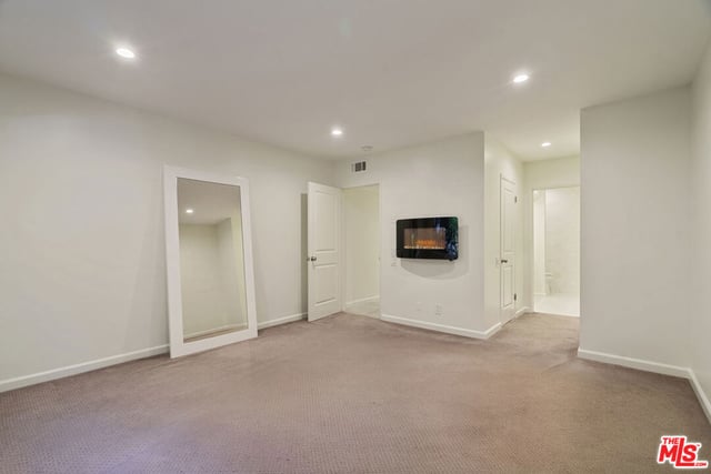 1025 N Kings Road 119, West Hollywood, CA 90069 — photo 23 of 34