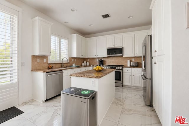 28611 Placerview Trail, Santa Clarita, CA 91390 — photo 9 of 32