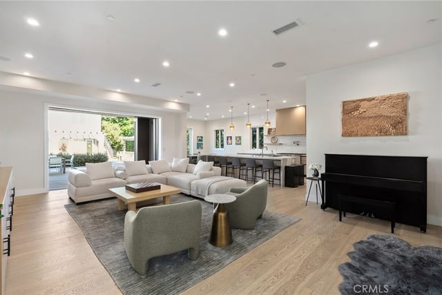 15547 Valley Vista Boulevard, Encino, CA 91436 — photo 10 of 59