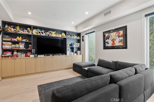15547 Valley Vista Boulevard, Encino, CA 91436 — photo 32 of 59
