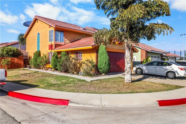 571 W Cypress Circle W, Compton, CA 90220 — photo 3 of 22