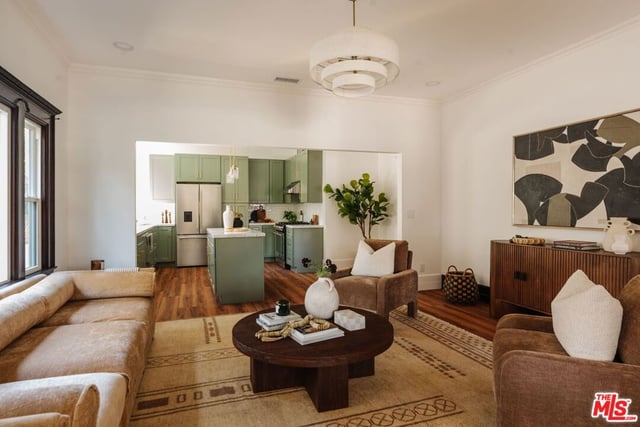 2801 Brighton Avenue, Los Angeles, CA 90018 — photo 5 of 26