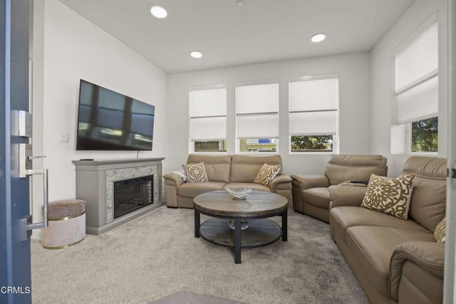 1230 E Thompson Boulevard 101, Ventura, CA 93001 — photo 16 of 54