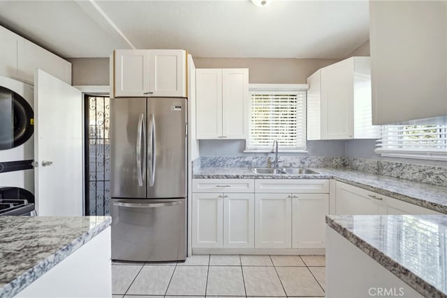 8205 Stanford Ave, Los Angeles, CA 90001 — photo 16 of 28