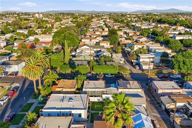 8205 Stanford Ave, Los Angeles, CA 90001 — photo 9 of 28