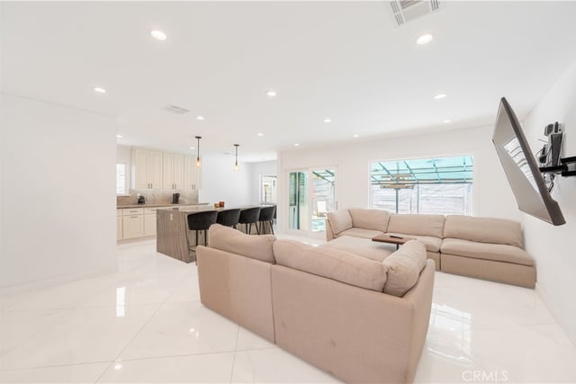 12521 Stagg Street, North Hollywood, CA 91605 — photo 5 of 29