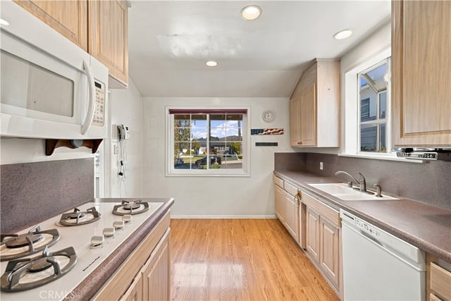 636 Andover, Burbank, CA 91504 — photo 12 of 30