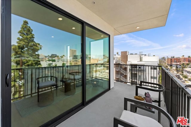 904 S New Hampshire Avenue 310, Los Angeles, CA 90006 — photo 26 of 47