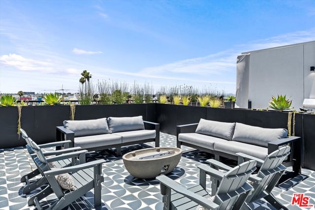 904 S New Hampshire Avenue 310, Los Angeles, CA 90006 — photo 41 of 47