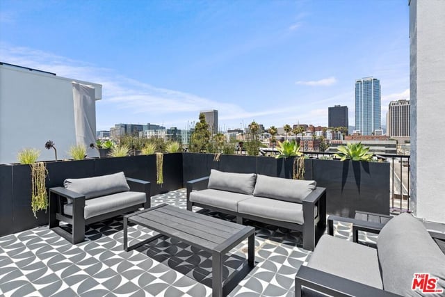 904 S New Hampshire Avenue 310, Los Angeles, CA 90006 — photo 43 of 47