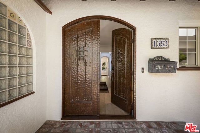 1353 Ruberta Avenue, Glendale, CA 91201 — photo 7 of 57