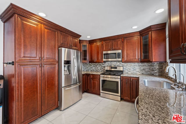 7869 Ventura Canyon Avenue 306, Panorama City, CA 91402 — photo 3 of 20