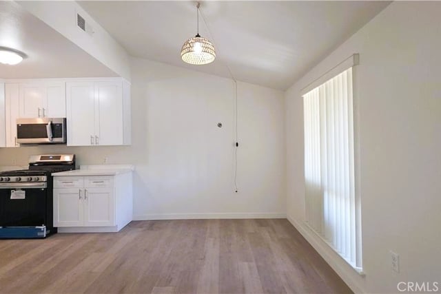 19364 Avenue Of The Oaks, Newhall, CA 91321 — photo 9 of 32