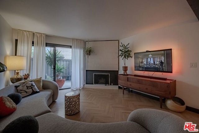 15511 Sherman Way 40, Van Nuys, CA 91406 — photo 2 of 26