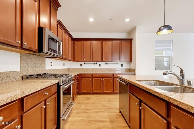 17326 Parque Vanowen Way, Lake Balboa, CA 91406 — photo 11 of 39