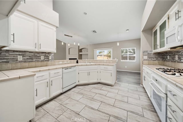 2041 W Avenue J5, Lancaster, CA 93536 — photo 11 of 32