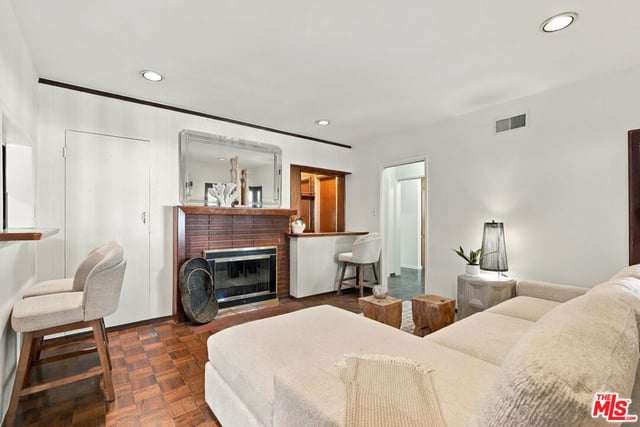 5525 Saloma Avenue, Sherman Oaks, CA 91411 — photo 2 of 35