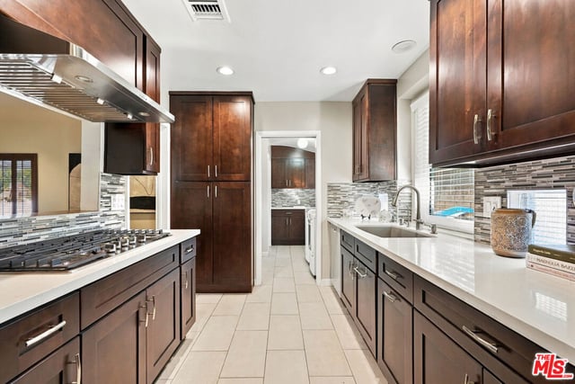 5525 Saloma Avenue, Sherman Oaks, CA 91411 — photo 5 of 35
