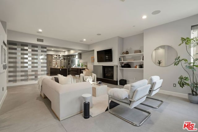 1250 N Harper Avenue 302, Los Angeles, CA 90046 — photo 3 of 34