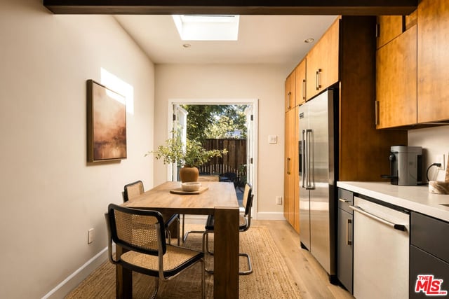 910 Superba Avenue, Venice, CA 90291 — photo 16 of 25