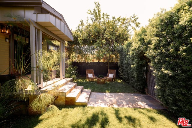 910 Superba Avenue, Venice, CA 90291 — photo 3 of 25